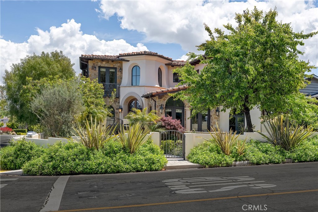 718 N Poinsettia Avenue