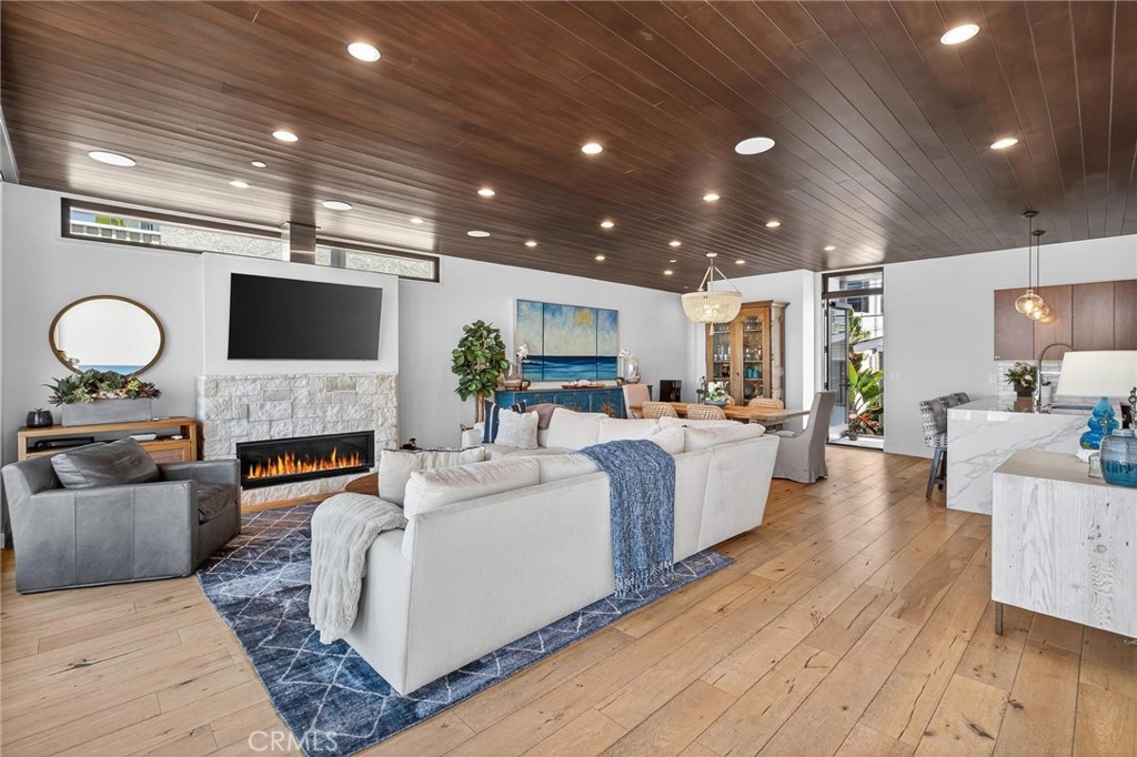 1501 Palm Drive