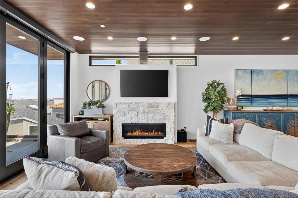 1501 Palm Drive