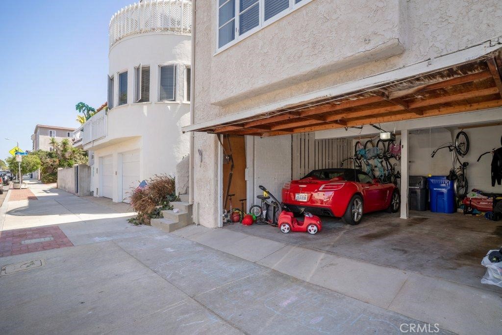 3012 Manhattan Avenue
