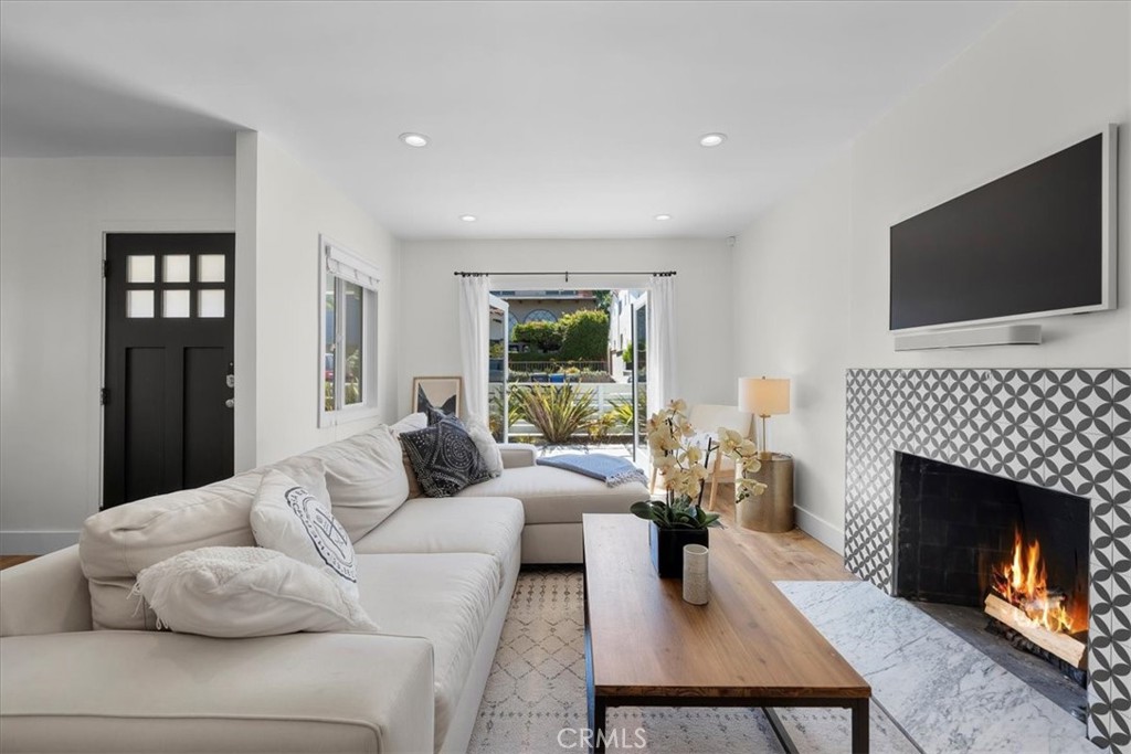 1430 Bonnie Brae