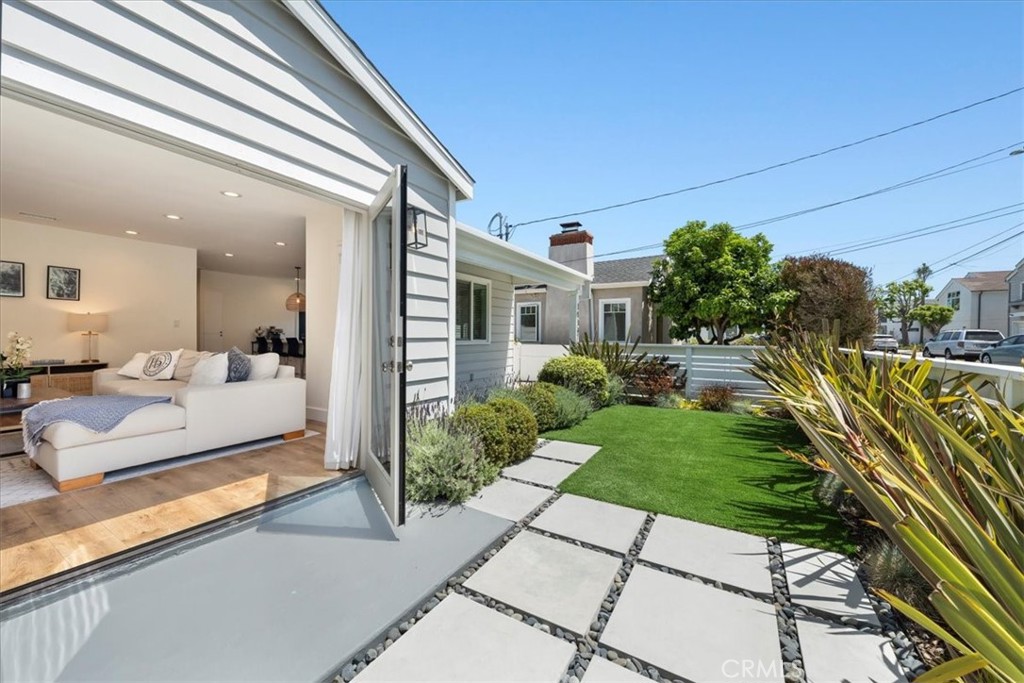 1430 Bonnie Brae