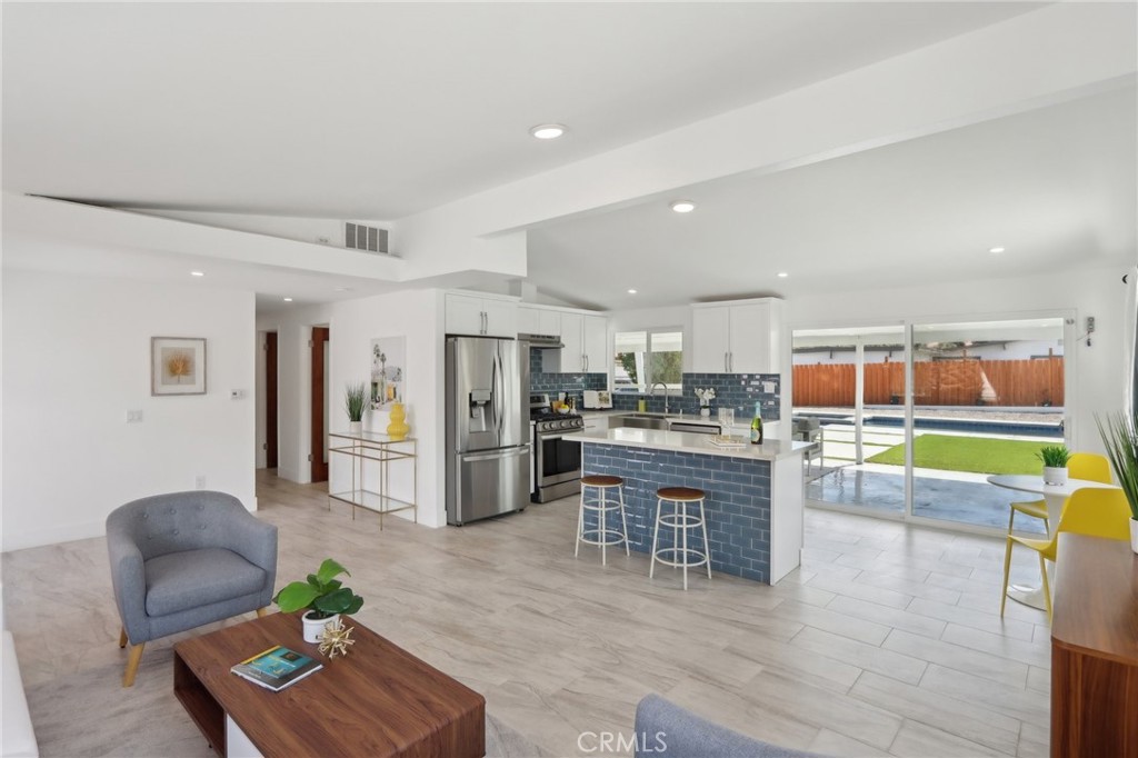 845 W Gateway Drive