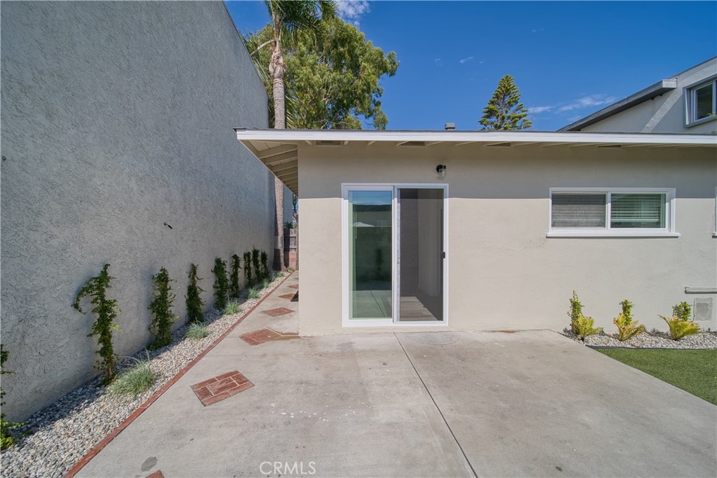 926 MANHATTAN BEACH BLVD B