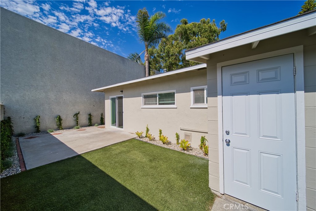 926 MANHATTAN BEACH BLVD B