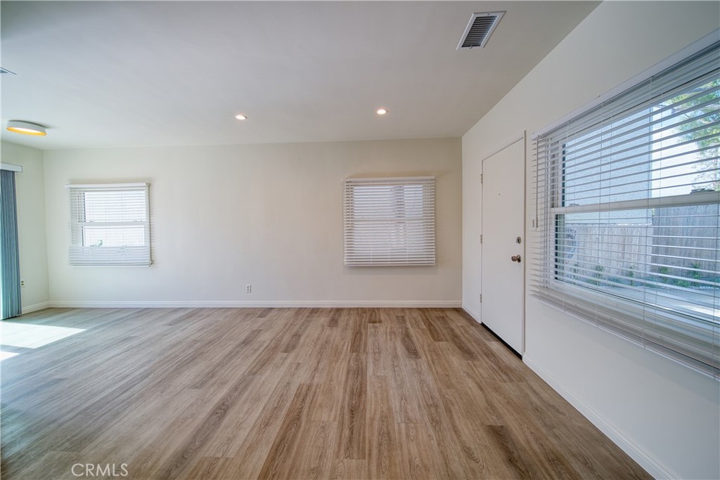 926 MANHATTAN BEACH BLVD B