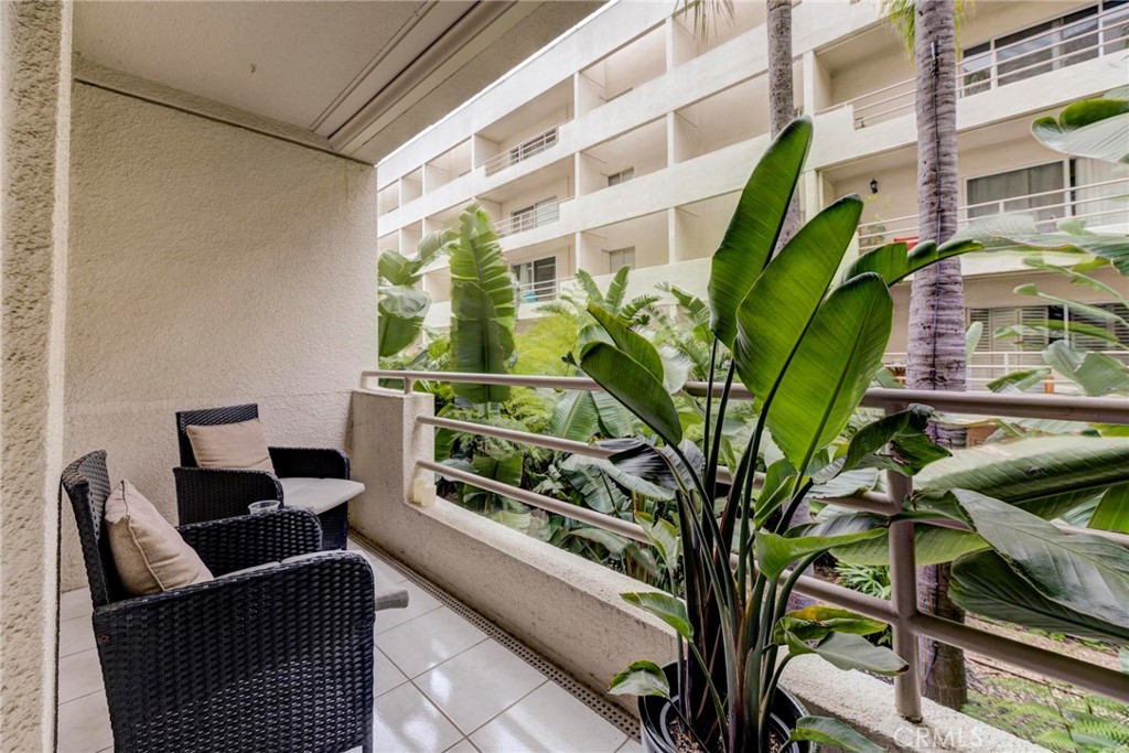 1131 Alta Loma Road 221