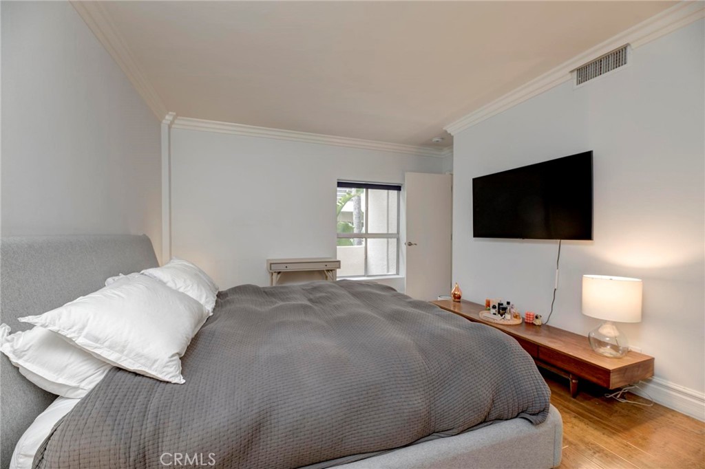 1131 Alta Loma Road 221