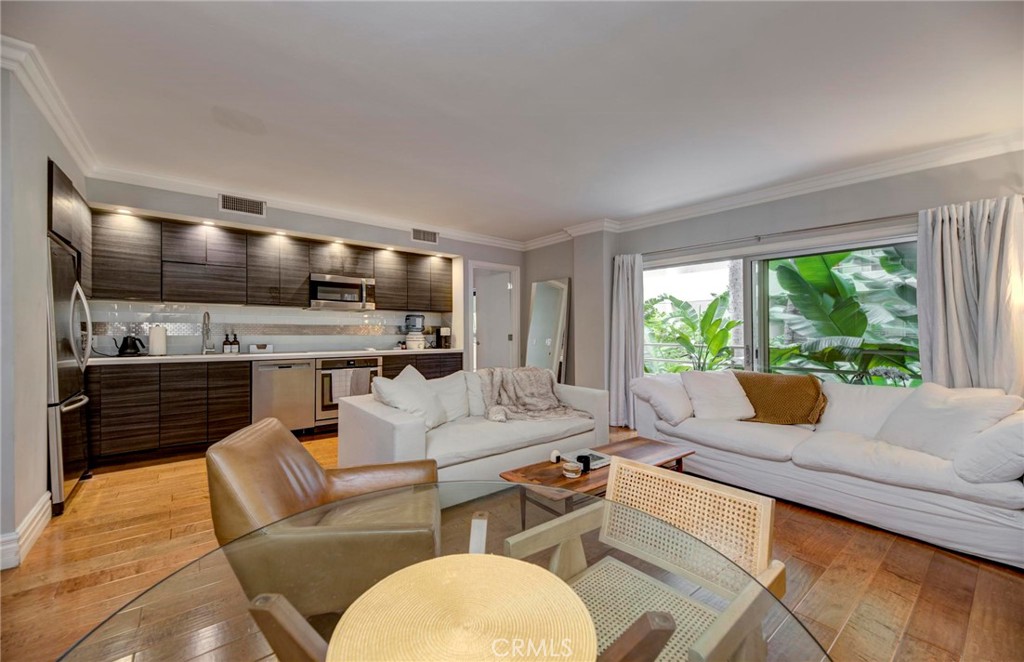 1131 Alta Loma Road 221