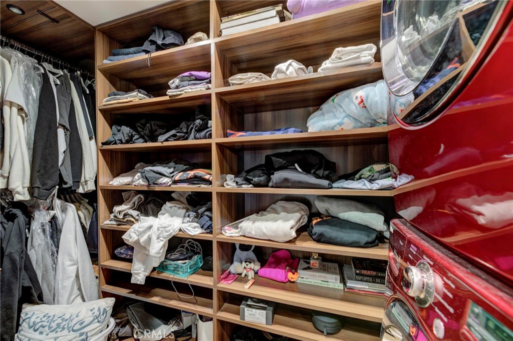 1131 Alta Loma Road 221