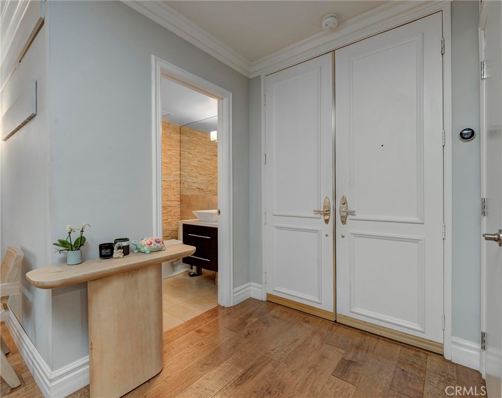 1131 Alta Loma Road 221