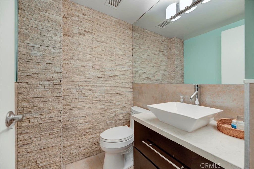 1131 Alta Loma Road 221