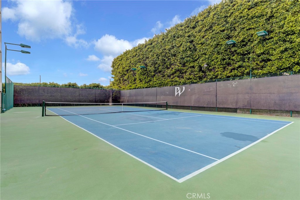 1131 Alta Loma Road 221