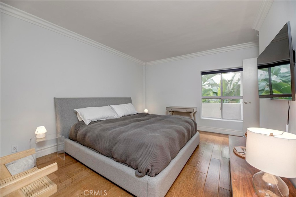 1131 Alta Loma Road 221