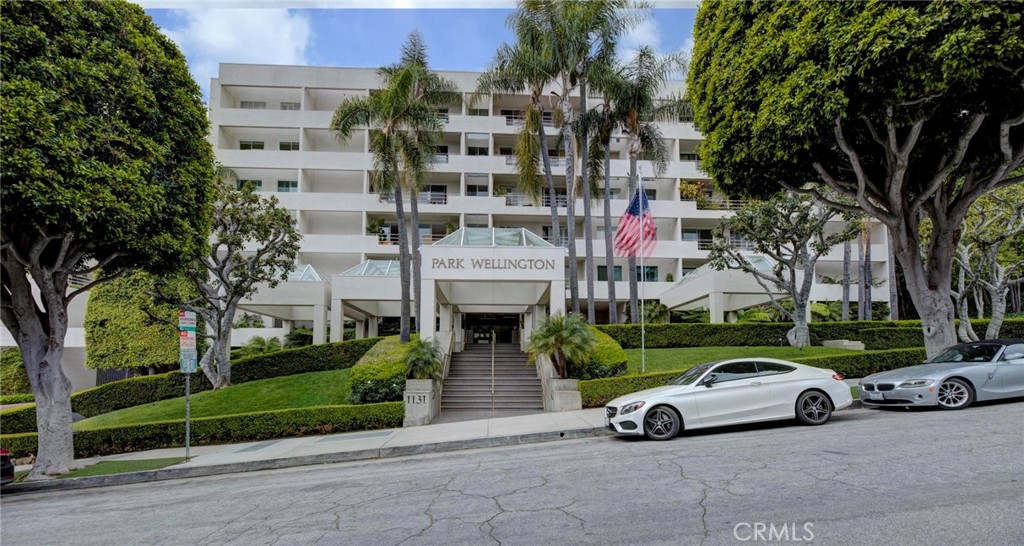 1131 Alta Loma Road 221