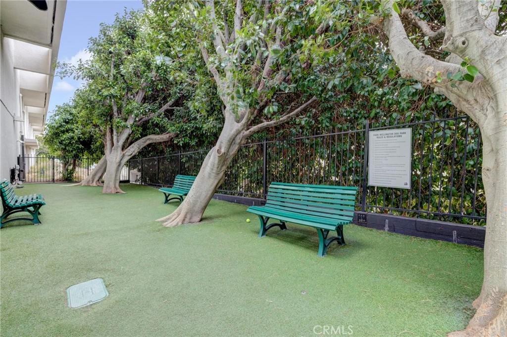 1131 Alta Loma Road 221