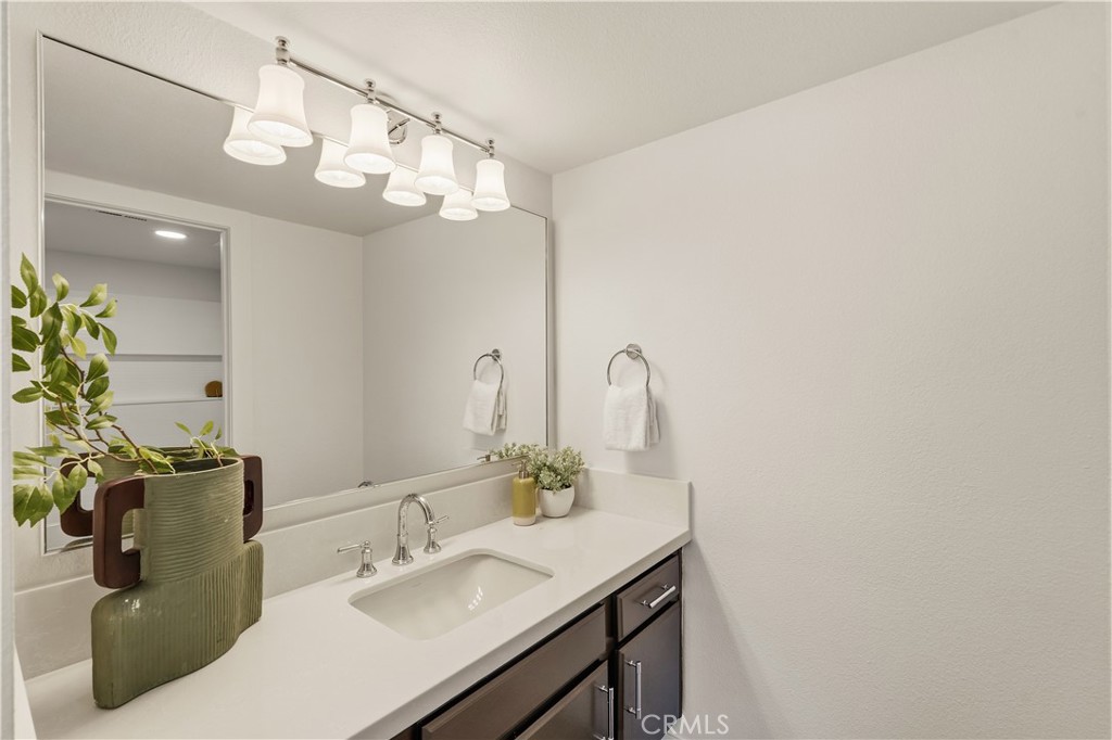 2800 Plaza Del Amo 47