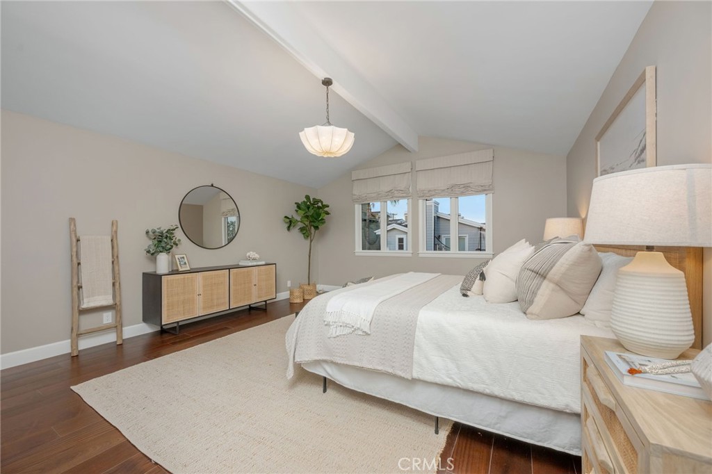 1704 N Poinsettia