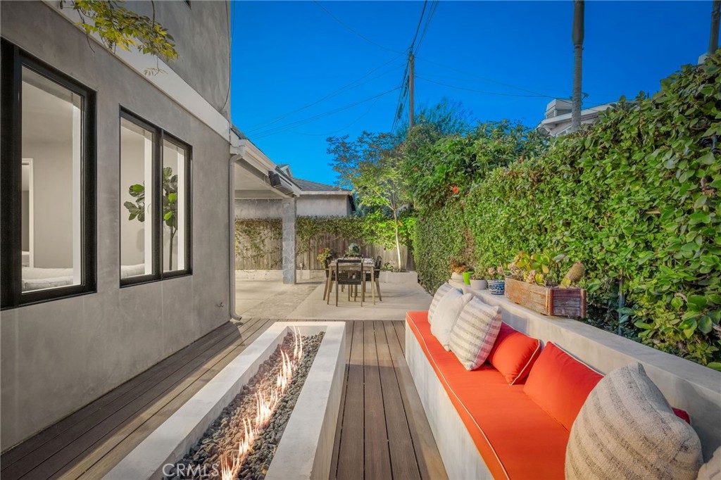 1704 N Poinsettia