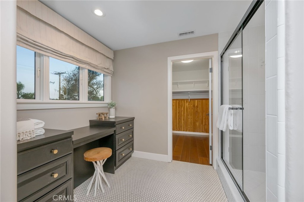 1704 N Poinsettia