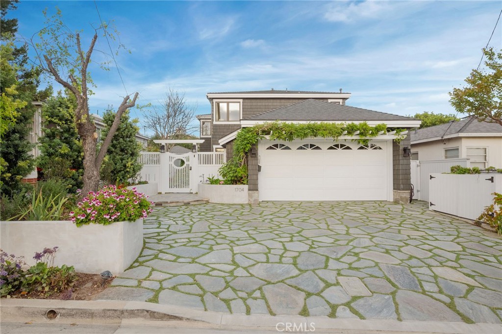 1704 N Poinsettia