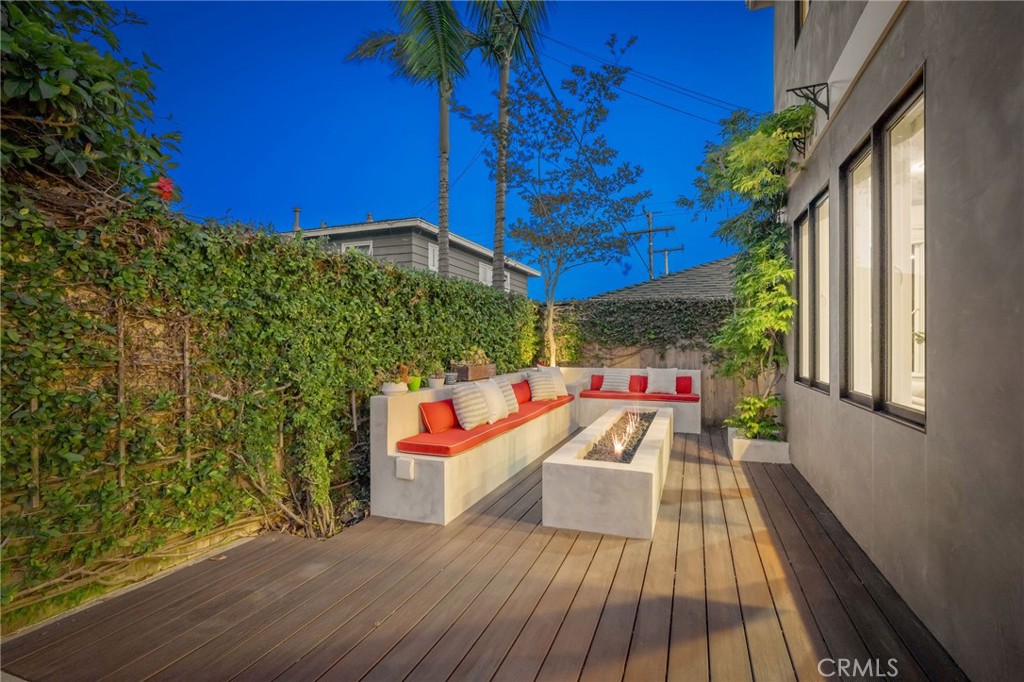 1704 N Poinsettia