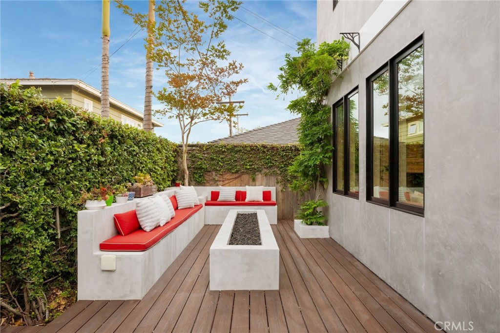 1704 N Poinsettia