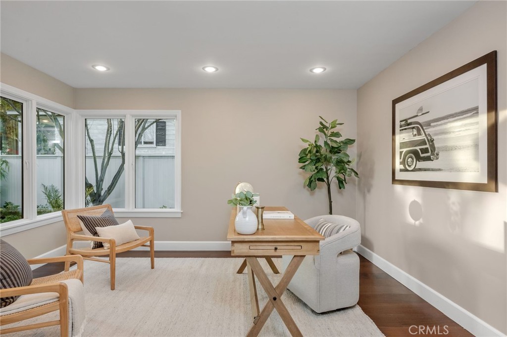 1704 N Poinsettia