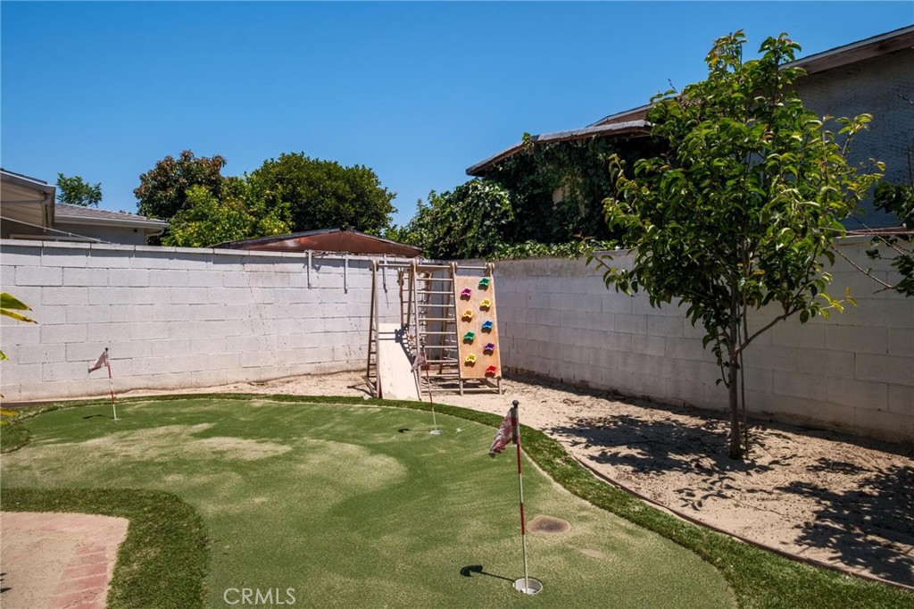 16916 S Catalina