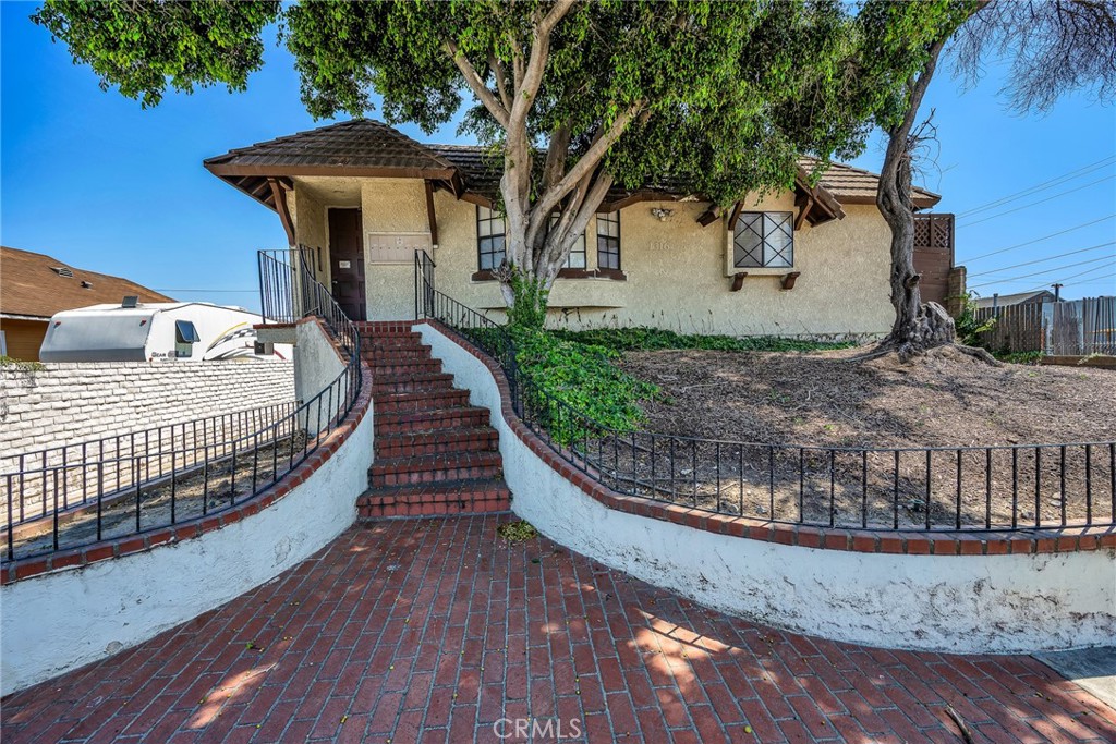1316 W 166th