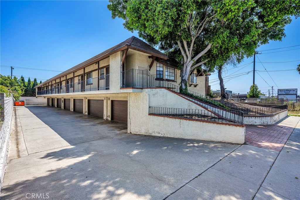1316 W 166th