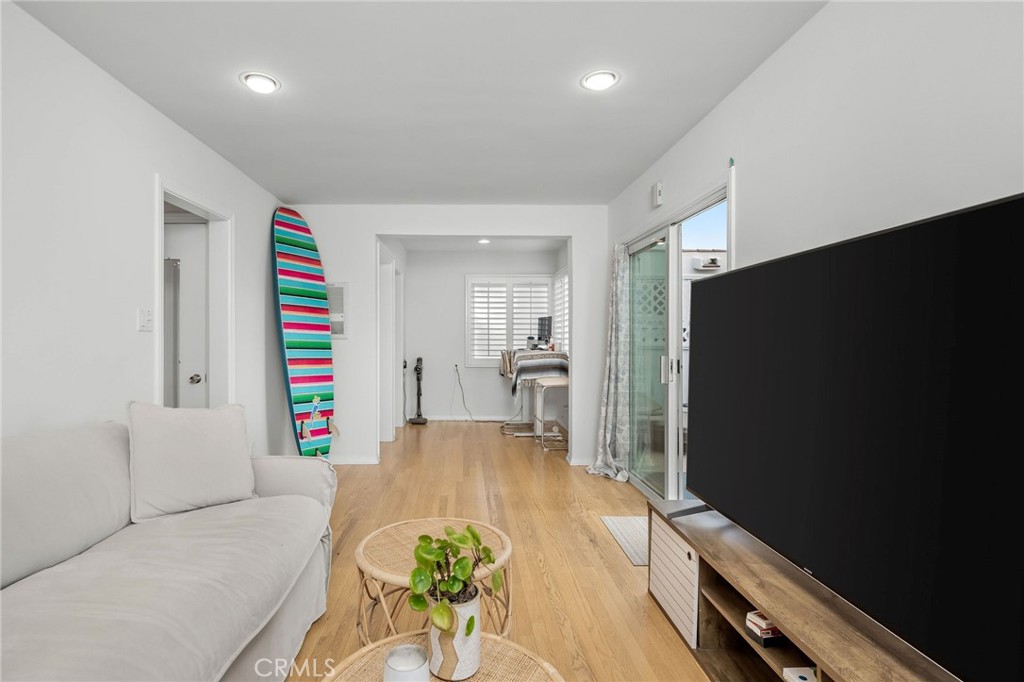 1016 The Strand