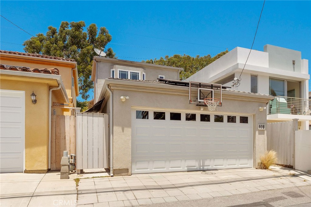 608 Rosecrans Avenue