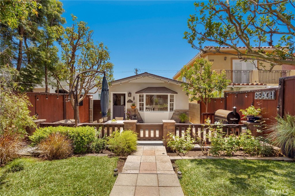 608 Rosecrans Avenue