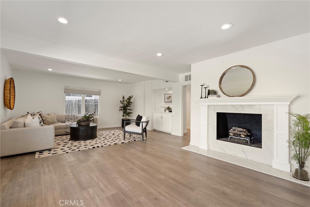 29411 N Enrose