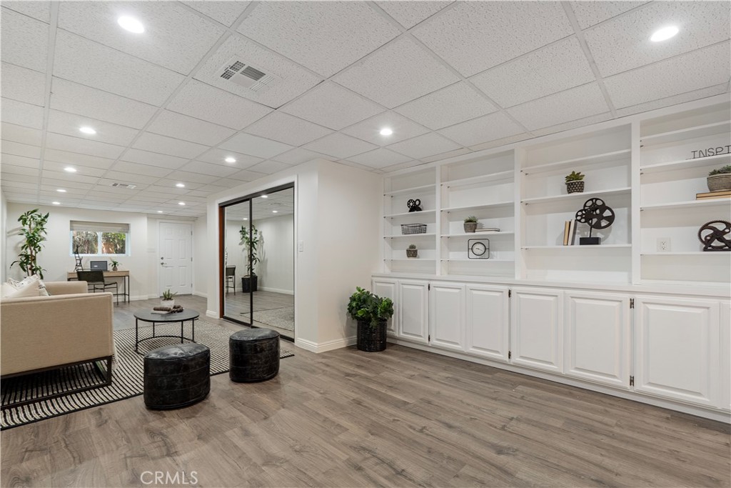 29411 N Enrose