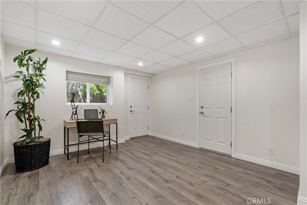 29411 N Enrose
