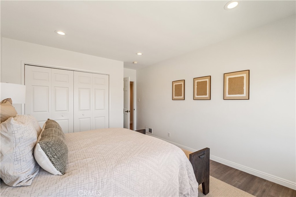 29411 N Enrose
