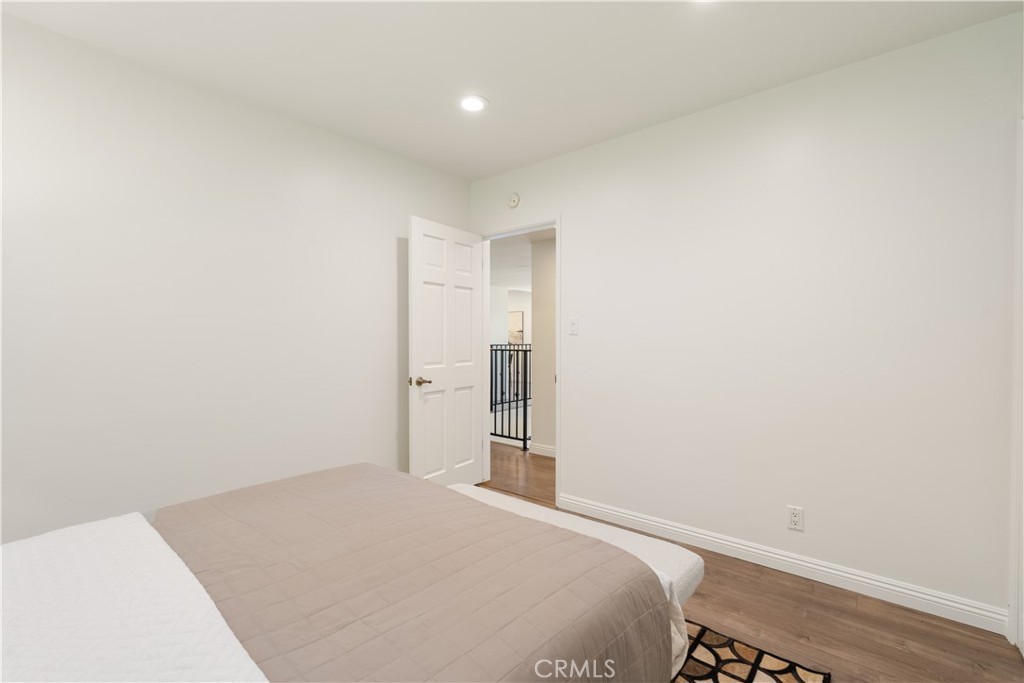 29411 N Enrose