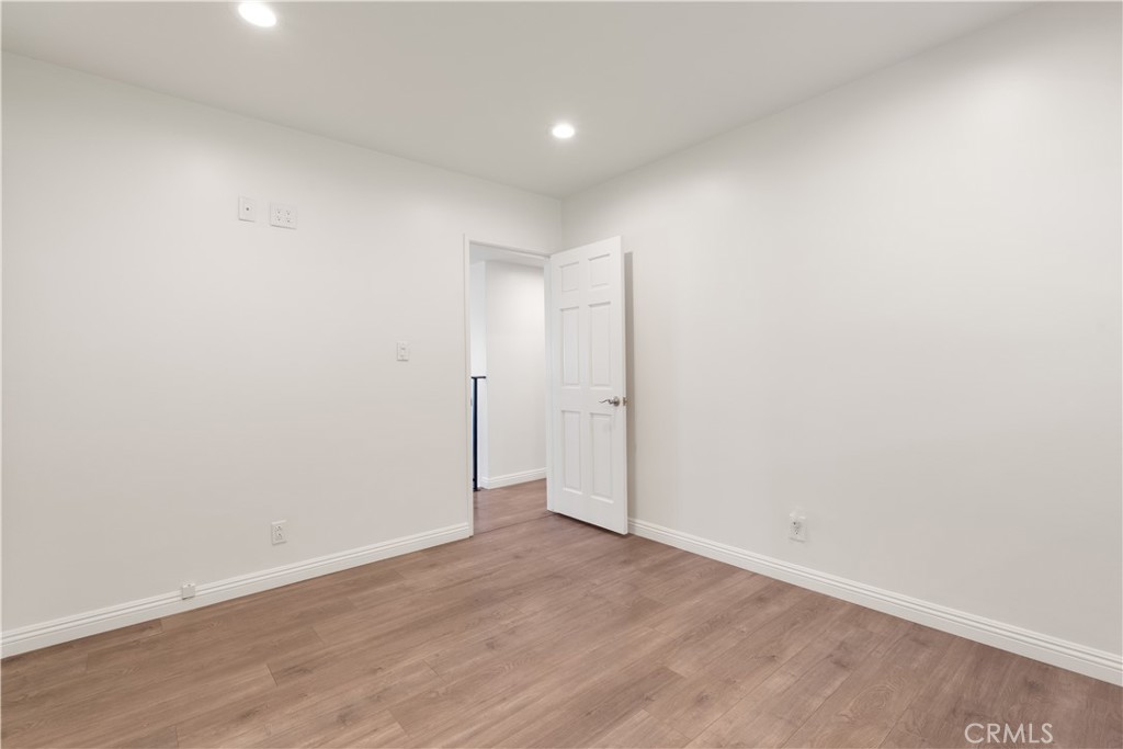 29411 N Enrose