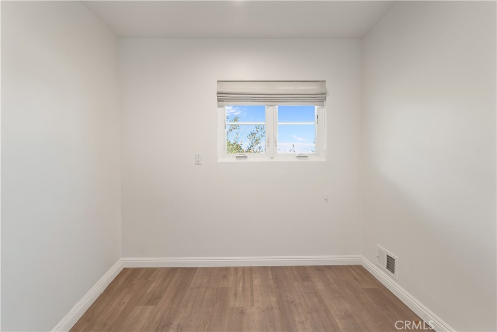 29411 N Enrose