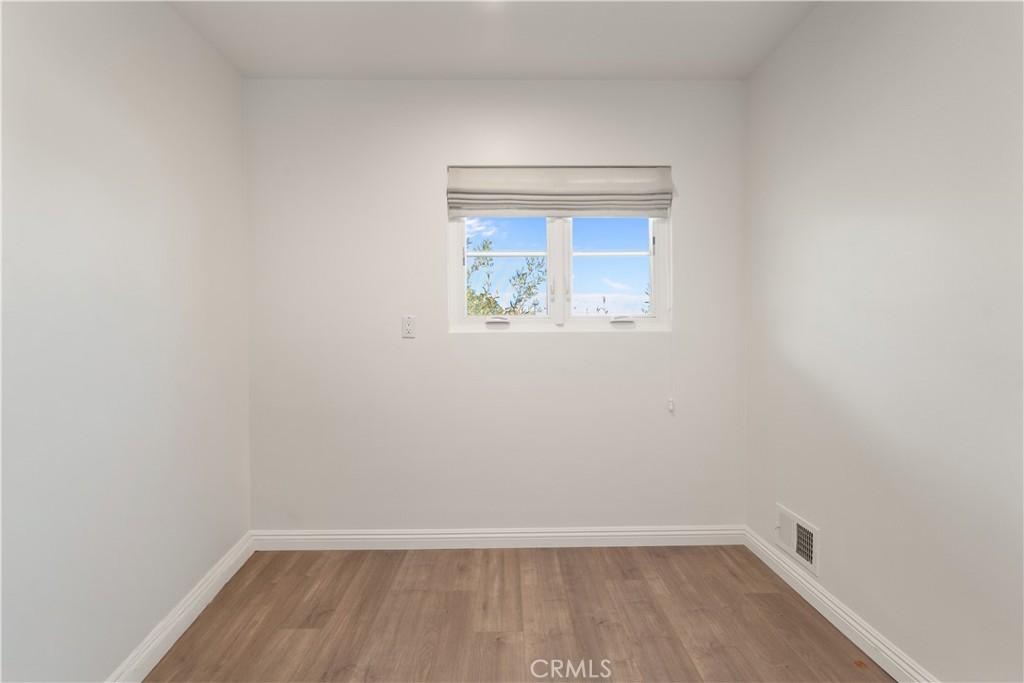 29411 N Enrose