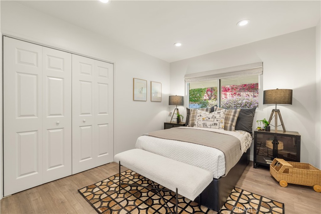 29411 N Enrose
