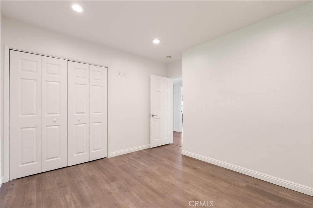 29411 N Enrose