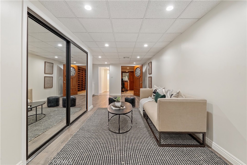 29411 N Enrose