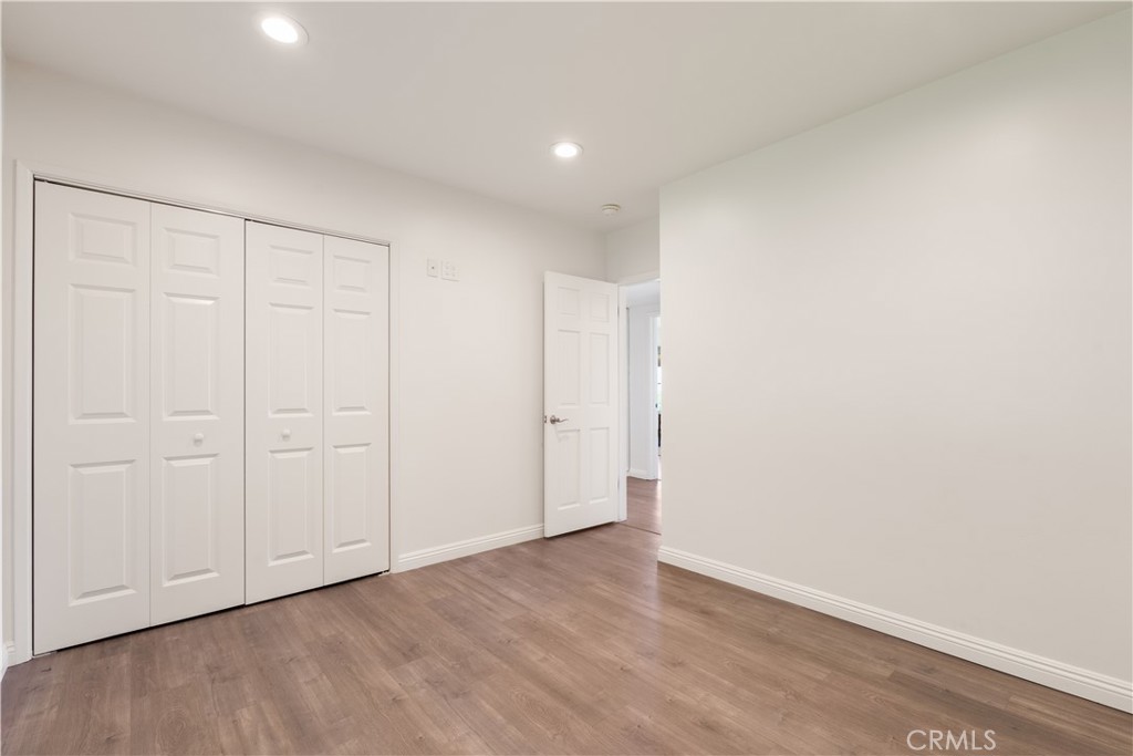 29411 N Enrose