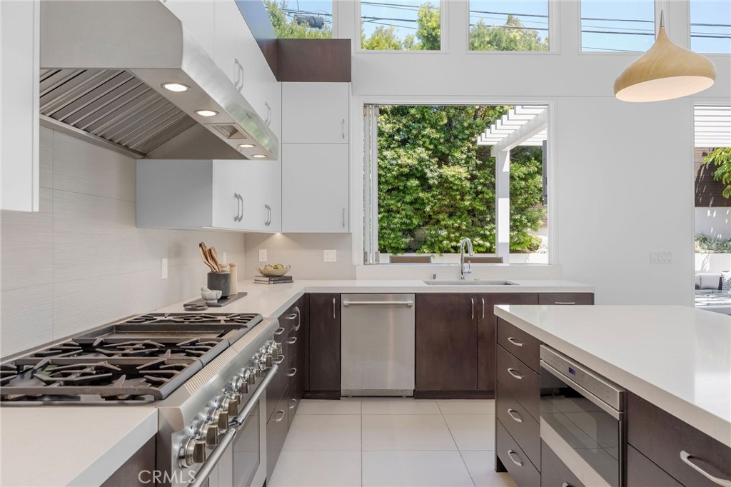 2412 John Street