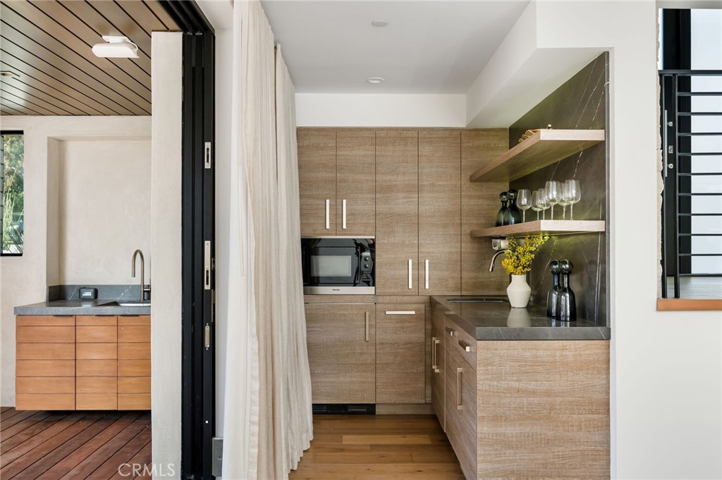 232 6th Street