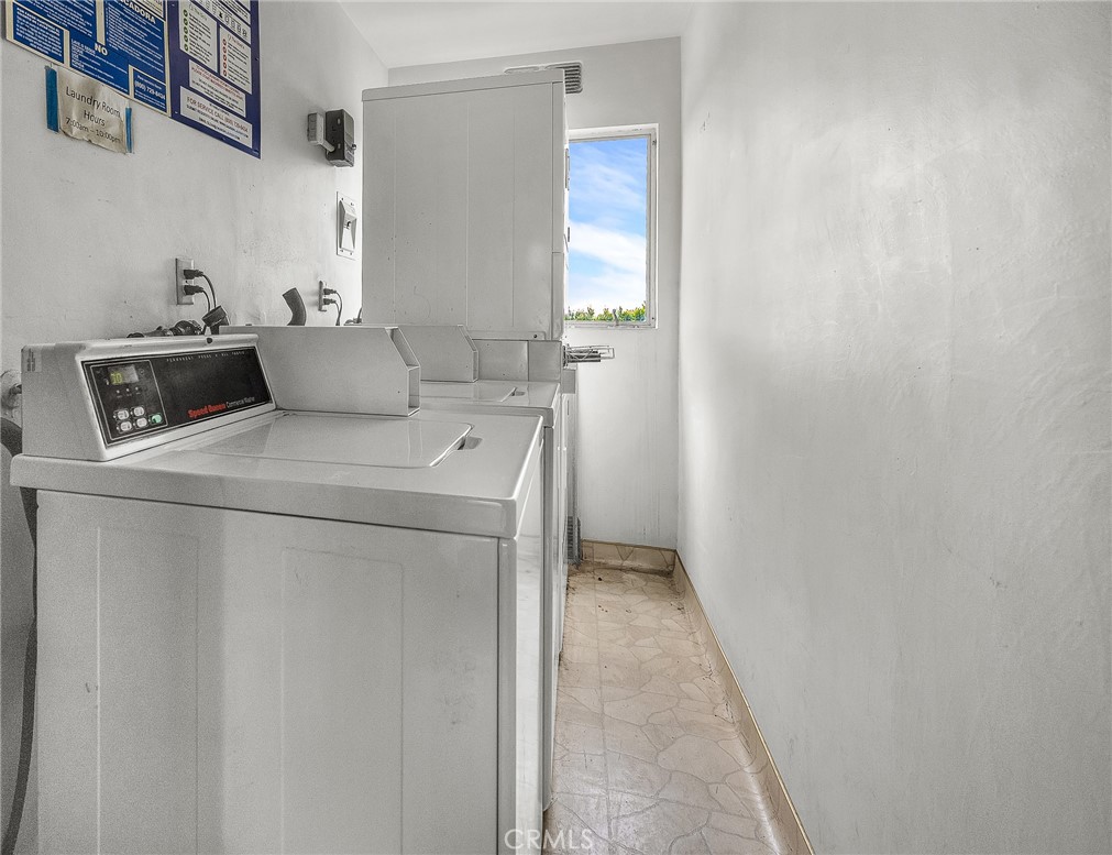 2341 Palos Verdes Drive W 4