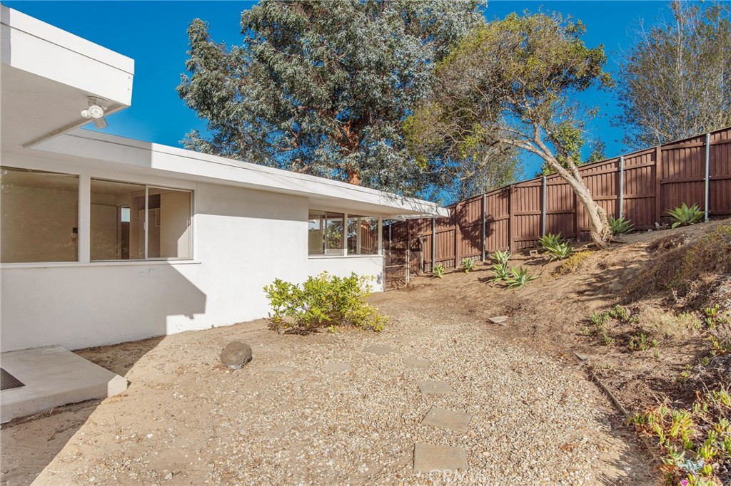 1142 Ronda